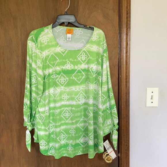 Relisted Ruby rd tie dye with floral print top w stretch size 2X - Picture 3 of 15